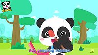 Bayi Panda Miumiu Jatuh Dan Dia Terluka 